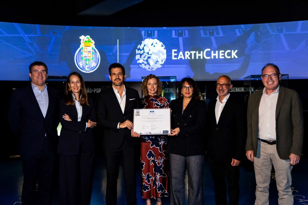 Group of people doing a certificate presentation at FC Porto