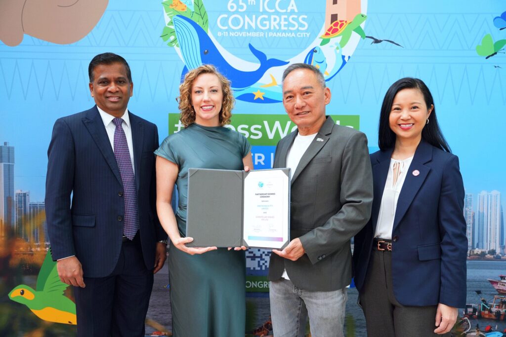 Group of four people holding a certificate in front of a congress backdrop
